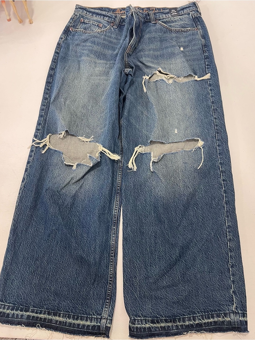 Abercrombie & Fitch Women's Curve Love  Distressed Jeans Size 31 Ultra Loose